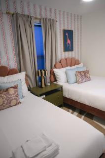 4 miles to S Congress~Pool~Sauna~Gym~Outdoor Movie - 9