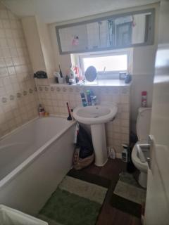 House share roomshare - 1