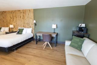 The Golden Spur Hotel - 1