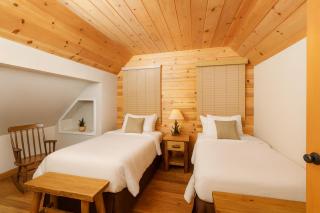 Cozy Cabin with Large Backyard Near Lake, Village and Snow Summit - 8