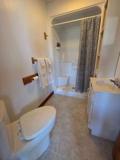 Hunts Point 2-BR Oceanview Rustic Coastal Retreat - 3