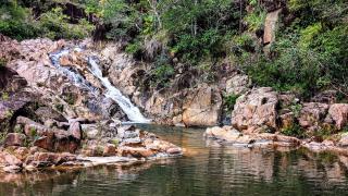 Pine Ridge Retreat Hidden Villa with Pool & waterfall - - 8