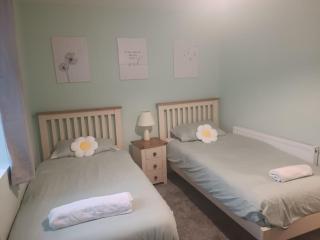 Kelly's Country Cottage - - 5
