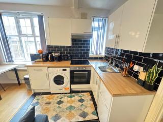 Hyde Park Family Apartment - 1