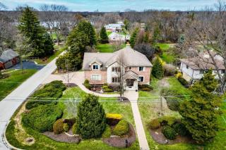 The Executive Residence Upscale 5 Bed 4 Bath 1 Acre 5400 sq ft Lake Community - Prospect Heights - 8