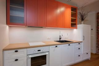 Spacious Heart of the City Apartment - 4