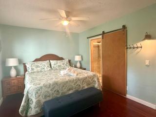 51 Stones Throw Villa Walk To Beach Pool - 5