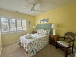 51 Stones Throw Villa Walk To Beach Pool - 3