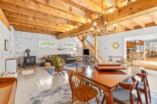 Gorgeous Home 1 mile to Beach and near Cape Cod Bikepath - 0