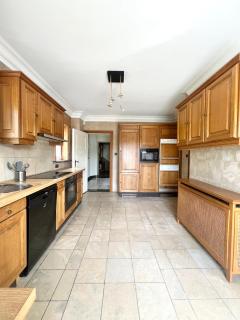 Luxury Villa Pool & Spa - Halle - 8