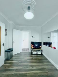 Central Kings Cross 1 Bedroom Flat - 1