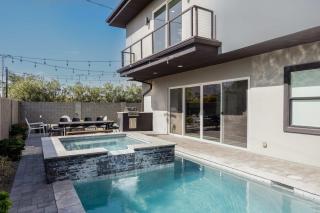 Lavish Luxuries in Old Town - 2