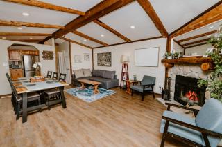 Large, centrally located, 10 min walk to slopes - 0