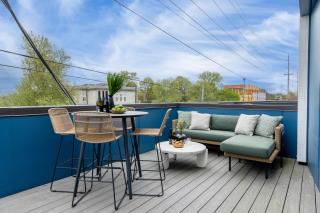 Sleeps 24 Rooftop Game Room Outdoor Spaces Just 10 Min to Broadway Outrider by AvantStay - 9