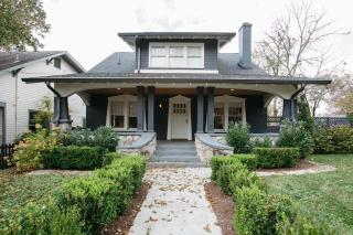 East Nashville Retreat w Fireplace Backyard Firepit Outdoor Dining Minutes from Downtown Music Food Nightlife Chapel House by AvantStay - 9