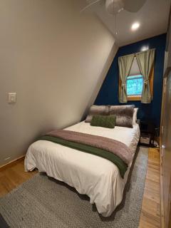 Bluebird Cabin - Cozy A-Frame Retreat - 6