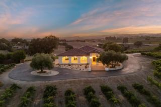 Wine Country Escape w Views Wine Cellar Gym Caterina Dusi Vineyard by AvantStay - Paso Robles - 0