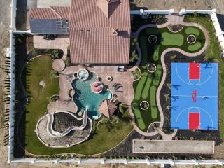 4BR LUXURY ENTERTAINMENT OASIS - 9