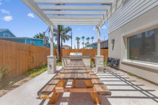 New Luxury Condo Near Beach - 2