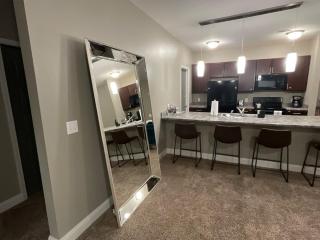 Stylish & Spacious, Pool, Nintendo Switch, King bed - West Des Moines - 4