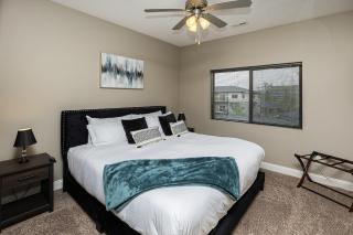 Stylish & Spacious, Pool, Nintendo Switch, King bed - West Des Moines - 7