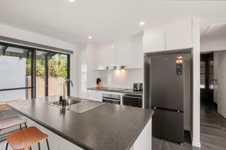Pet Friendly Golden Beach Escape - 2
