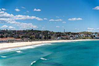 Bondi Beauty Walk to the Beach with Parking - 6