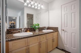 Nautical Nest - Walkable Waterfront Stay - 1