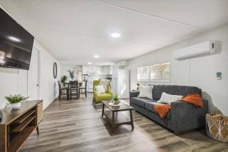 Close to USF-Two Living Rooms-Outdoor Games - 4