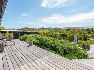 8 person holiday home in Ebeltoft-By Traum - 8