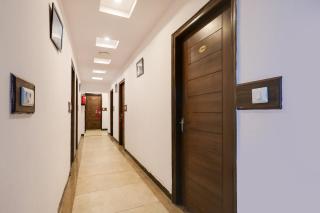 Collection O Mall Road Near St. Georges College - 6