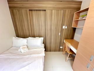 Cairong Inn Condominium pool TV with Netflix FAME RESIDENCES - 5