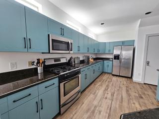 Midtown modern retreat! - 7