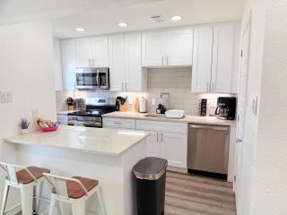 Arlington Entertainment District Home Blue Door - 9