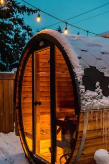 NordicSauna 3 Ensuite baths TheYellowDoorRetreat - Edmonton - 0