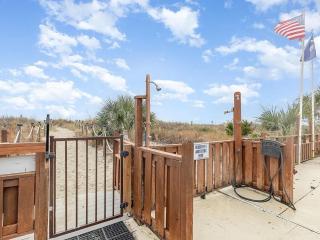 Beachfront 3BR 3Bath Condo and Pool - 5