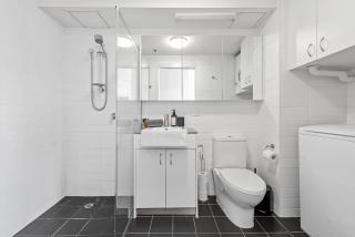 Wow - Skyline City, Water and Story Bridge Views - 5