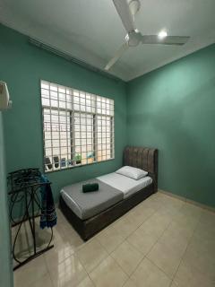 A &a Hani Homestay ,Kuala Nerus - 2