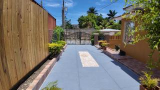 Pinewood Luxury Villa - 5