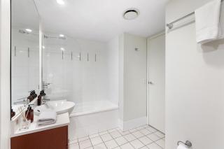 Stunning Ocean View 2BR Apt with Balcony & Pool! - 2