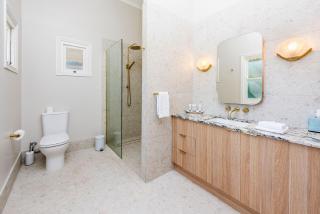 Spacious Family Holiday Home in Urangan - 3