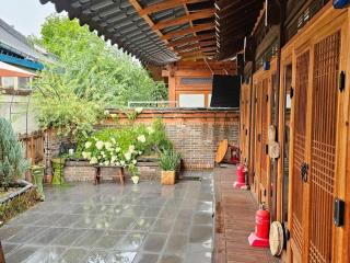 Hanok Saehamanoh - 2