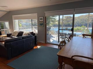 Malua Bay Waterfront Pet Friendly Cottage with WiFi - 2