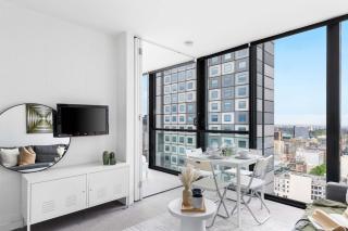 A Cozy 2BR Apt Walk to CBD Free Parking - 0