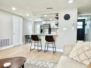 Cozy Remodeled House! - 9