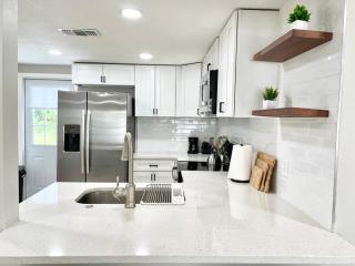 Cozy Remodeled House! - 7