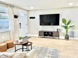 Cozy Remodeled House! - 4