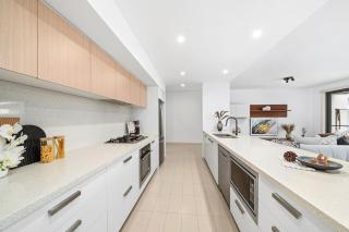 Spacious 4BR Family Home in Ryde - 9