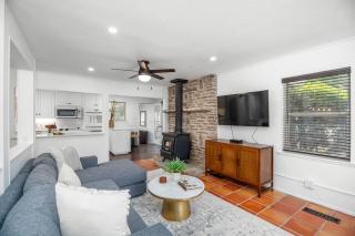 Pecan Retreat-Half Mile to Main - 2