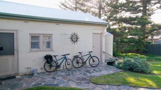 Chiton Cottage by the Sea - Fire - Pets - Bikes - Hayborough - 1